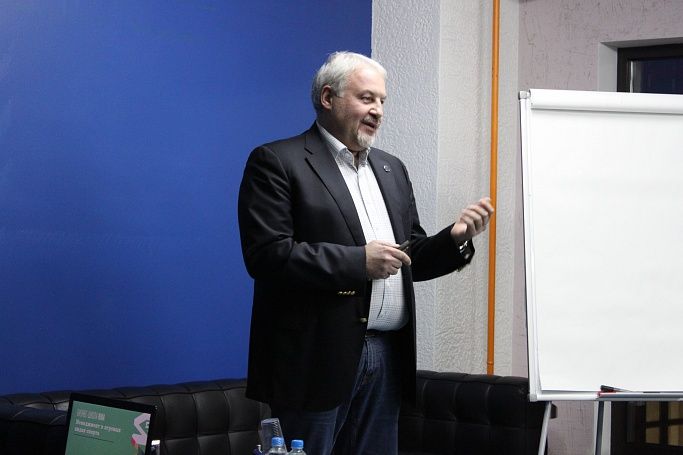 «Поначалу нужно было следить, чтобы свои же ничего не украли». Чем занимается генменеджер в хоккее