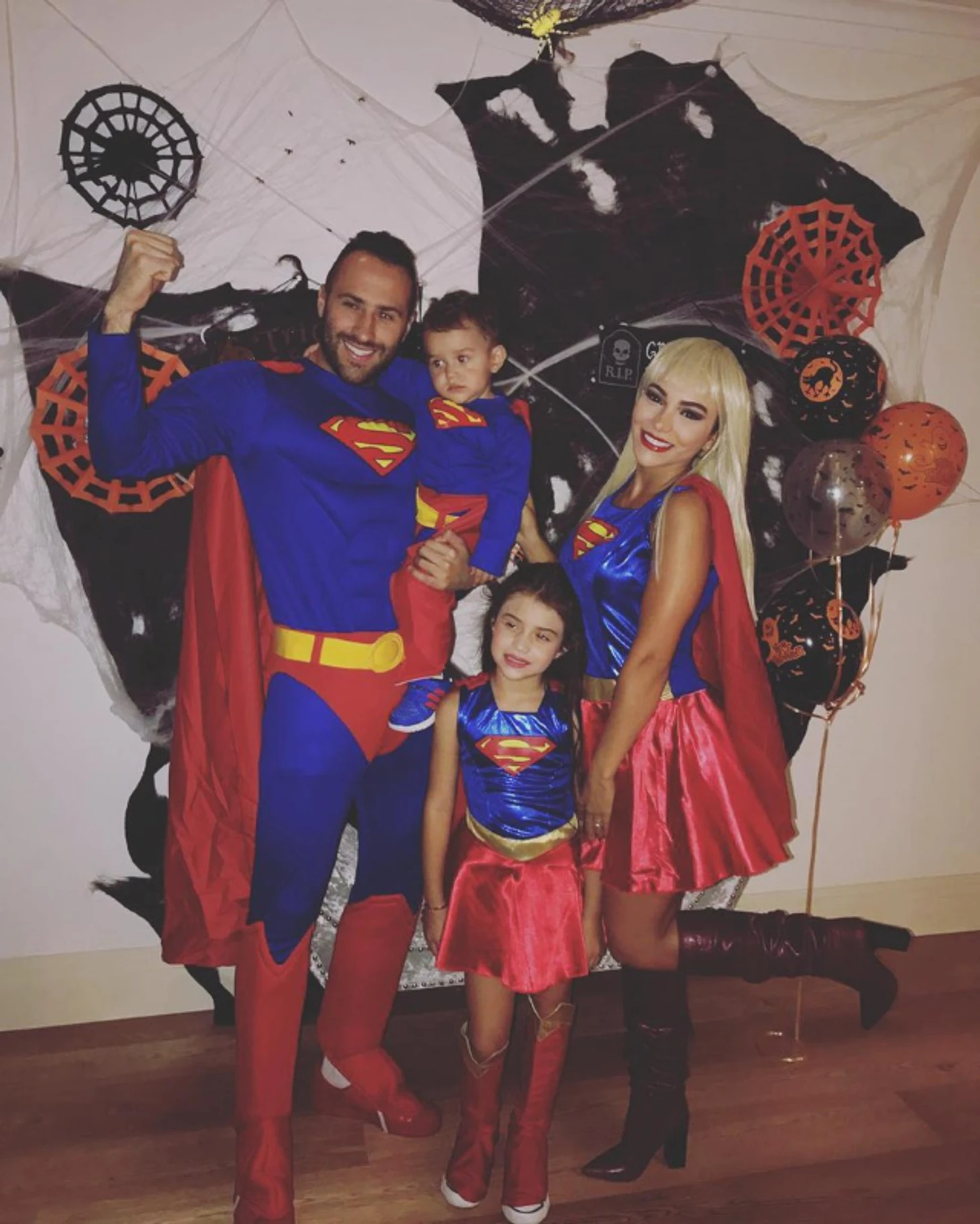 https://photobooth.cdn.sports.ru/preset/post/e/7f/3884472d349db9ed9ae3dc0d024c3.png
