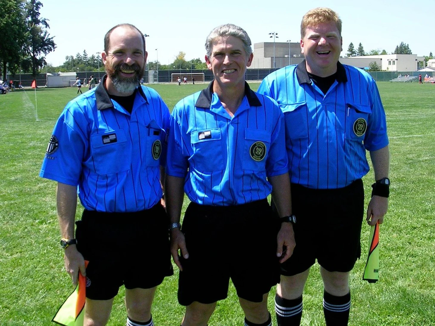 Джок (в центре) с бригадой лайнсменов