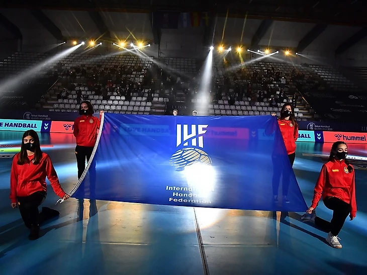 Локдаун хаус. Гандбол в условиях новых ограничений: переносы, пустые залы и оптимизм перед топ-турнирами, изображение №2