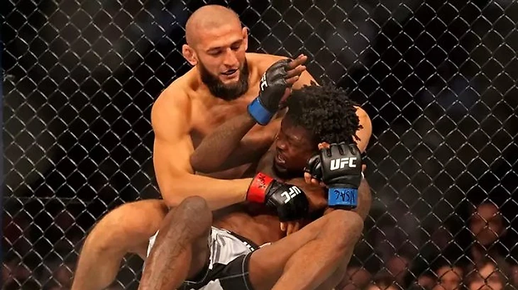 Хамзат Чимаев победил Кевина Холланда на турнире UFC 279 в Лас-Вегасе,  обзор боя Чимаева. Спорт-Экспресс