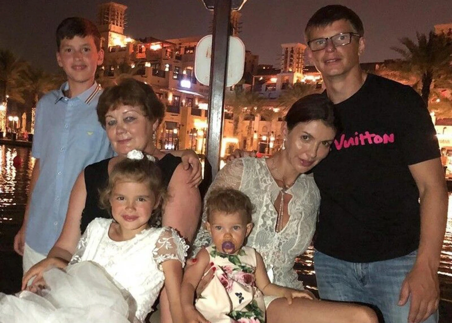 https://photobooth.cdn.sports.ru/preset/post/e/96/8247dbde6440f9dd680b7d5ec91ac.jpeg