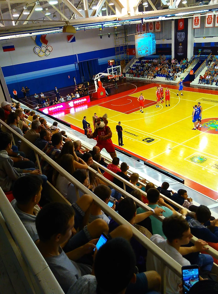 Лёшка на трибуне