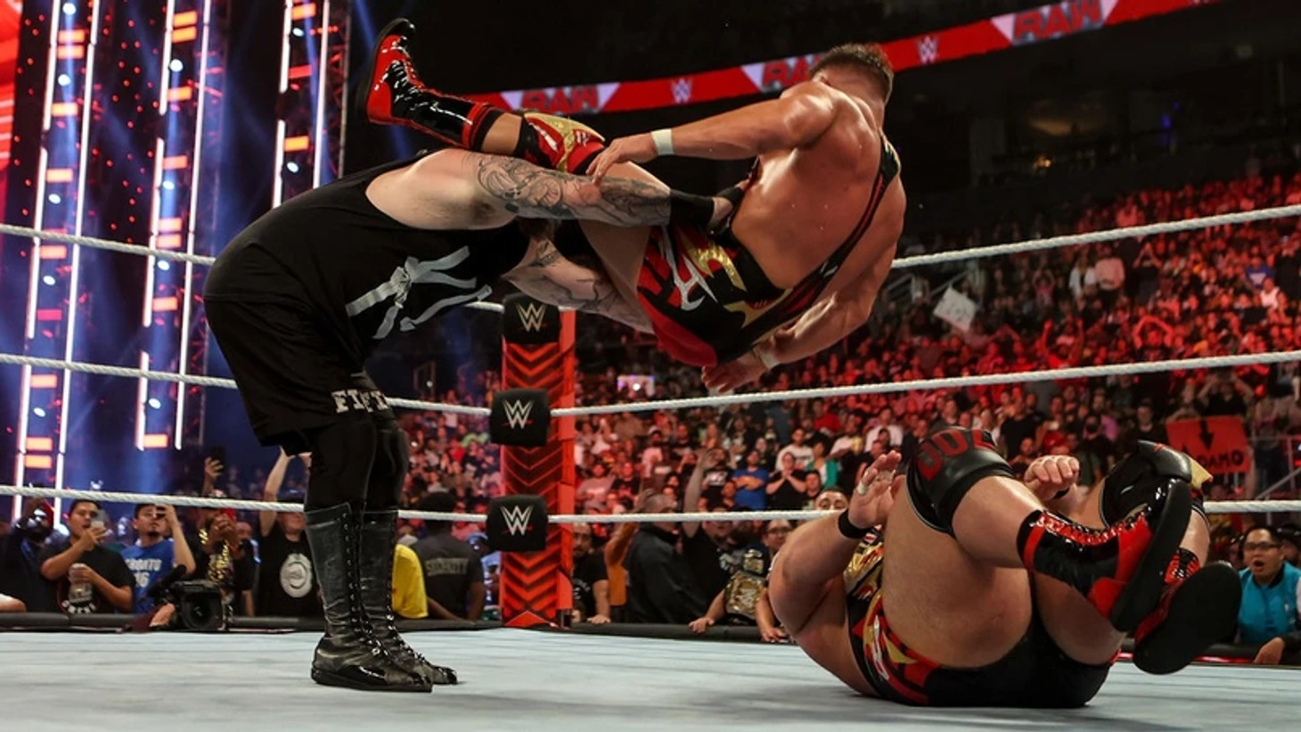 Обзор WWE Monday Night RAW 22.08.2022, изображение №16