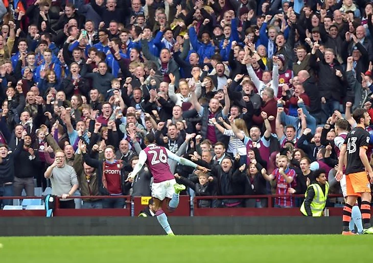 Джонатан Коджиа оформляет дубль в ворота «Шеффилд Уэнсдей».