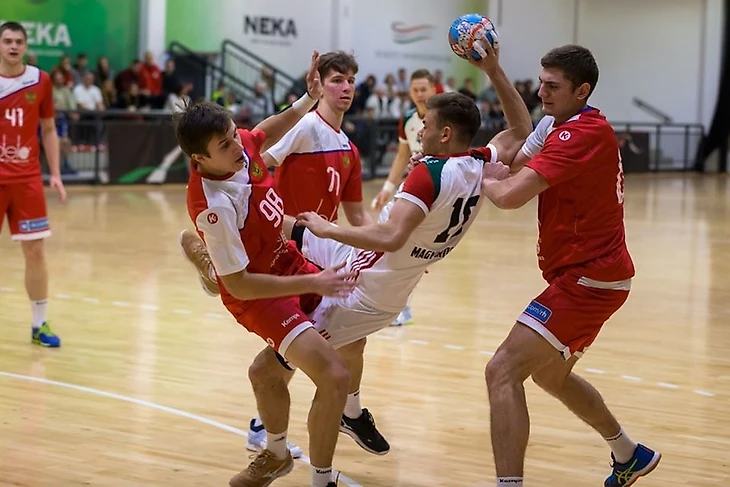 "Молодежка" Валентина Бузмакова. "Парни хотели приехать в больницу. Я отговорил — работа важнее", изображение №3