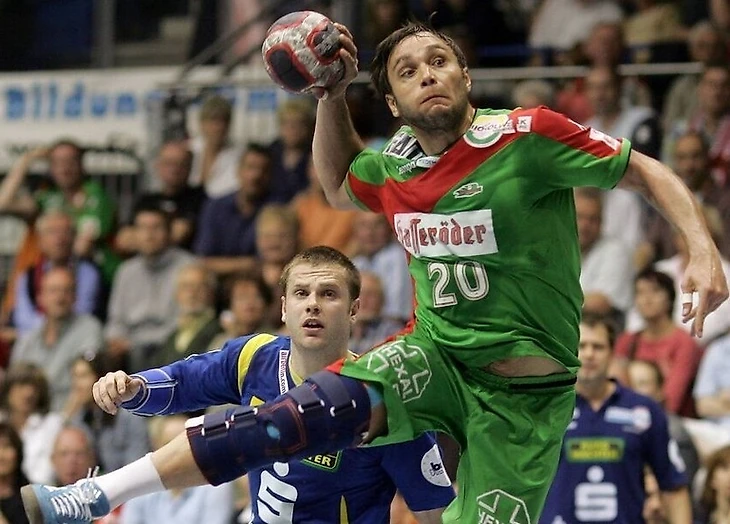 Олег Кулешов: "Как-то поспорили с Гисласоном на ящик шампанского, что выиграем бундеслигу", изображение №9