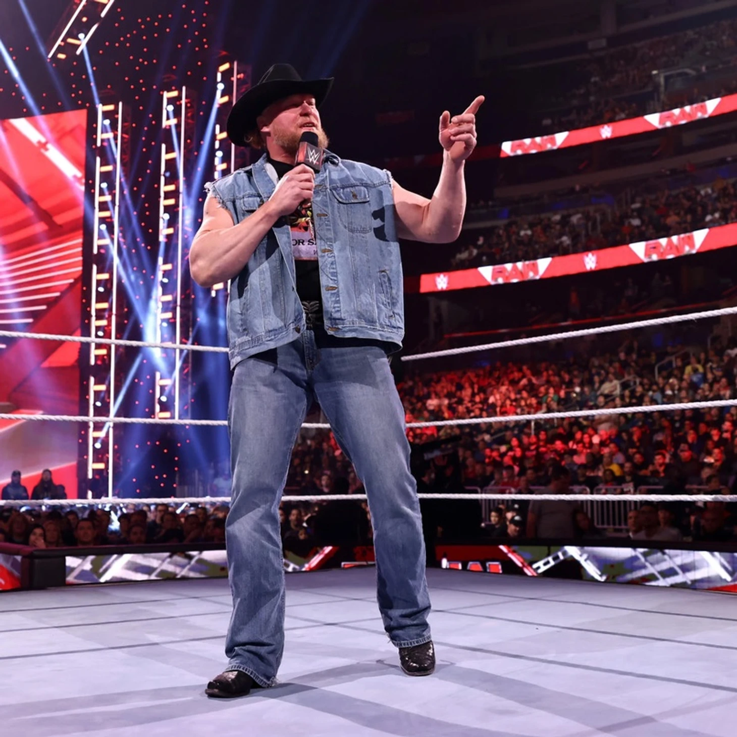 Обзор WWE Monday Night RAW 06.02.2023, изображение №11