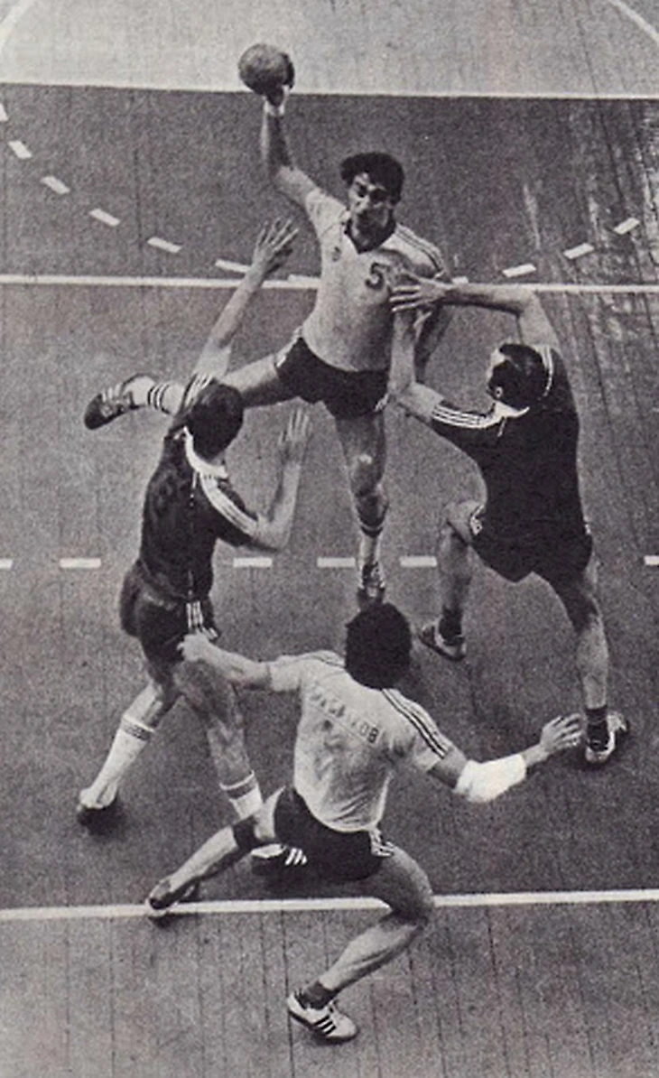 Владимир Михута. Часть 1. Стайковский арестант. Кроссовки Ульяны Семеновой. Оброк для Предехи, изображение №7