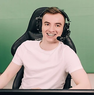 «Я удивился, что комментаторы еще и зарабатывают». История комментатора, который начинал с аматорок Starladder, а теперь комментирует для Maincast