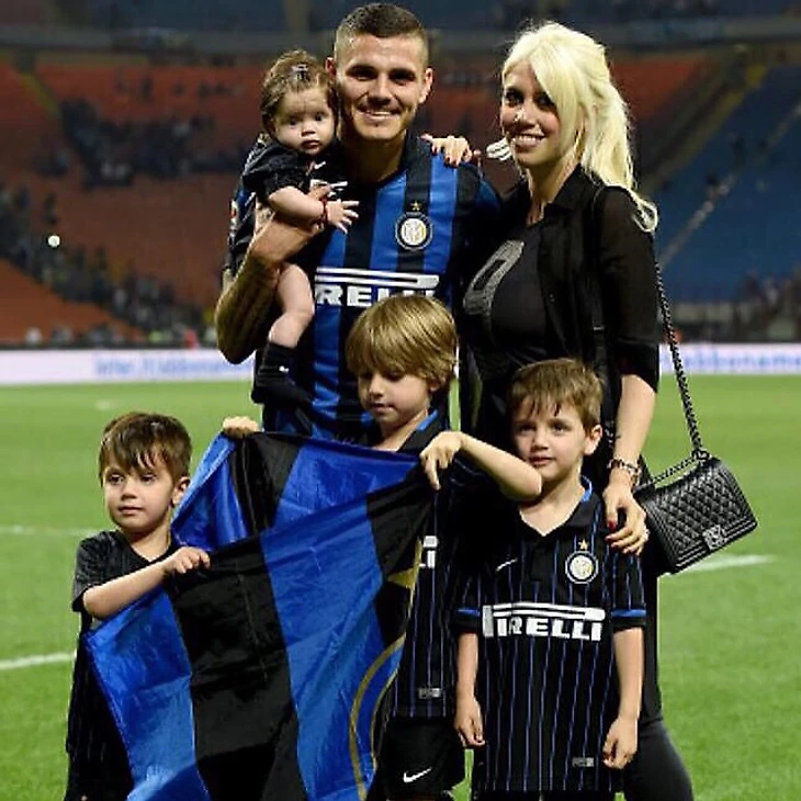 Мауро Икарди с семьей