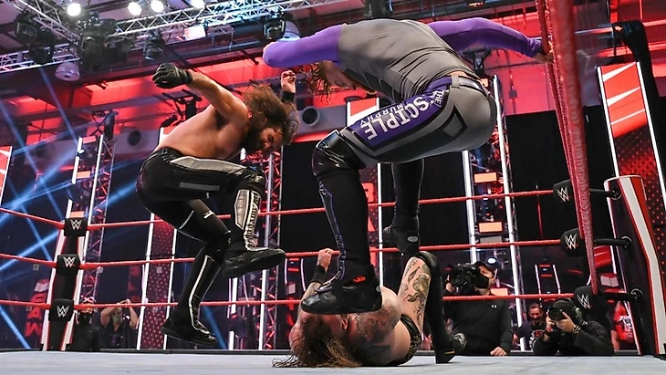Обзор WWE Monday Night RAW 20.07.2020, изображение №6