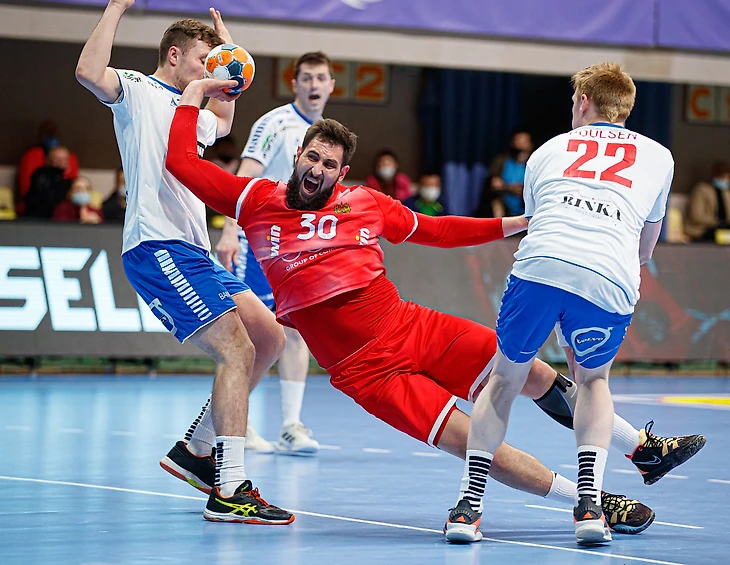 Александр Ермаков: "Боли уже не испытываю. Бегаю и бросаю. Скоро должен присоединиться к общей группе", изображение №2