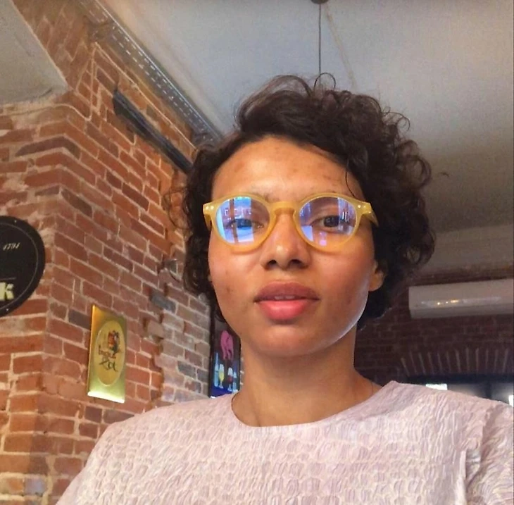 20 вопросов не о гандболе. Эмилия Турей: "С папой общаемся на смеси русского и английского", изображение №5