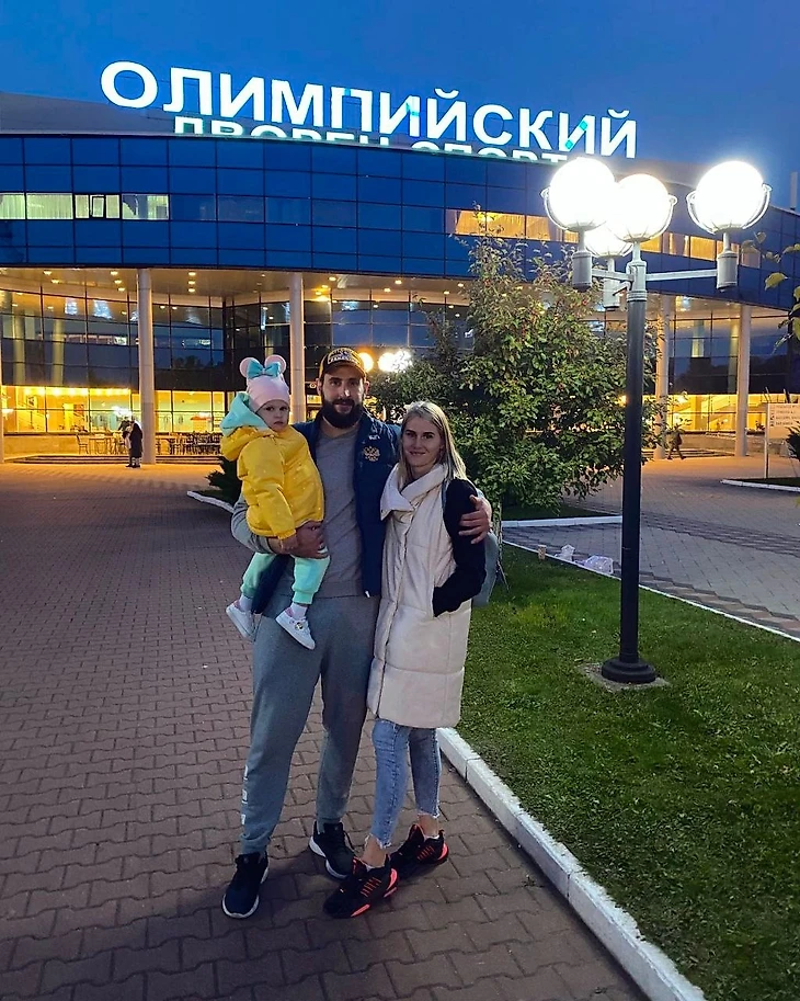 20 вопросов не о гандболе. Александр Ермаков: "Запрещаю себе газировку, сигареты и фастфуд", изображение №6