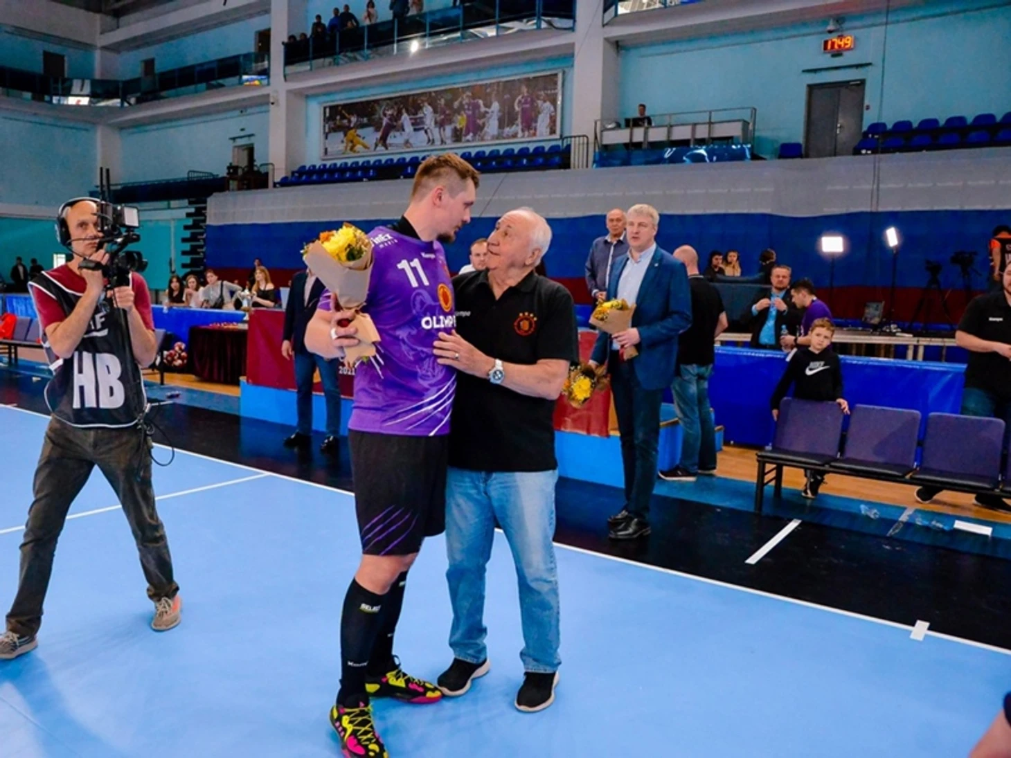 Павел Андреев: "Уже узнал про детский сад в Скопье. А Даня Шишкарёв посоветовал, где снять квартиру", изображение №4