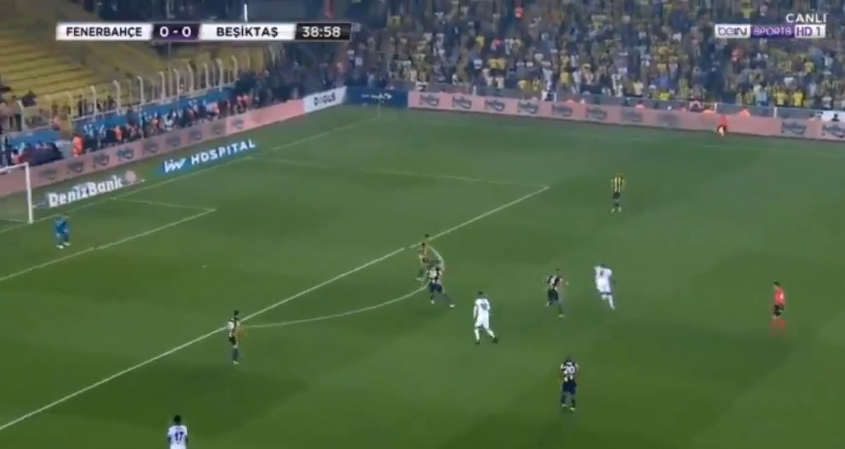 Ультразвуковой выстрел Бабела в дерби &#171;Фенербахче&#187; и &#171;Бешикташа&#187;