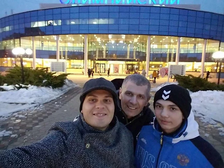 С сыновьями Алексеем и Ильёй (справа)