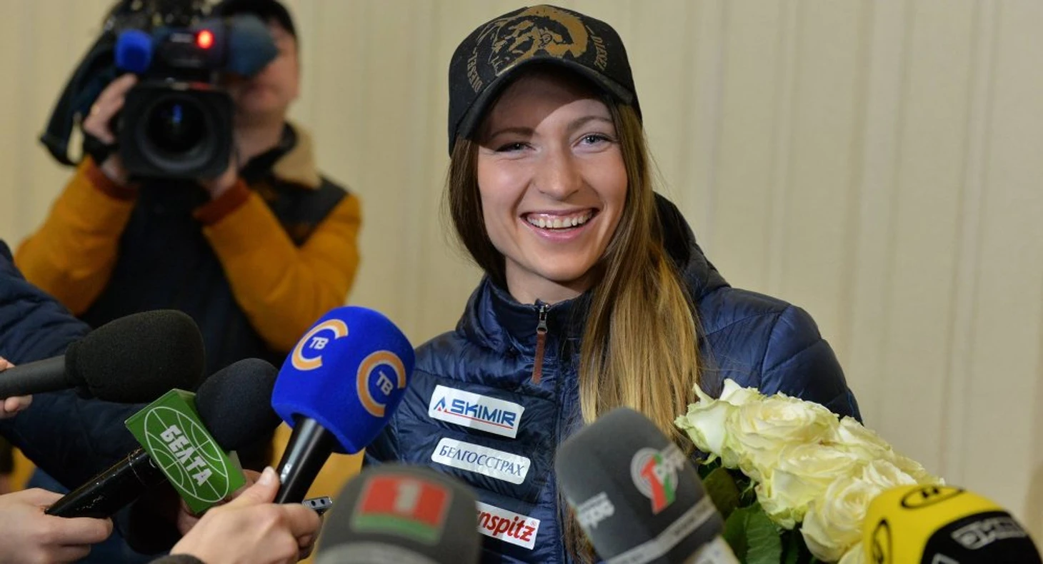 https://photobooth.cdn.sports.ru/preset/post/e/dd/6b3797e6c49f9a0036485d95f44c9.jpeg