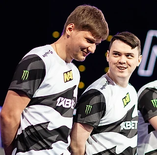 S1mple и electronic продлили контракт до конца 2022
