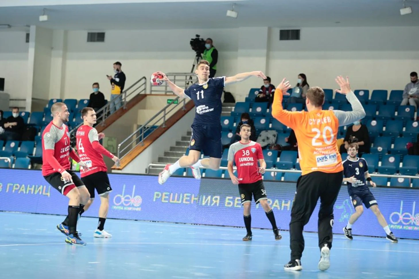 Чемпионат России. Разные выезды двух "Динамо". Праздник у челябинцев — они уже не последние, изображение №2