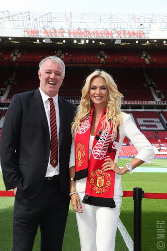 Виктория Лопырева прилетела на первый матч &#171;Манчестер Юнайтед&#187; в новом сезоне премьер-лиги