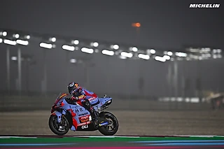 Уступите ему дорогу: Энеа Бастианини выиграла дебют MotoGP в Катаре
