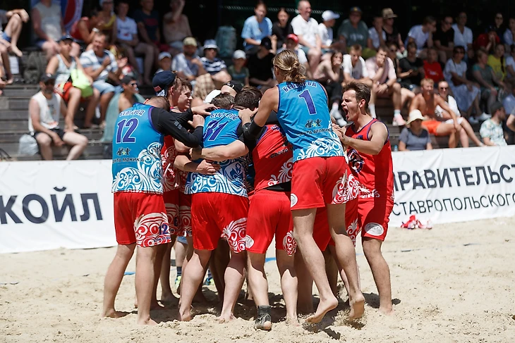 Все — на пляж! Шок-контест. "Виктор" снова проиграл "Спартаку": судьба медалей решится в Белгороде, изображение №1