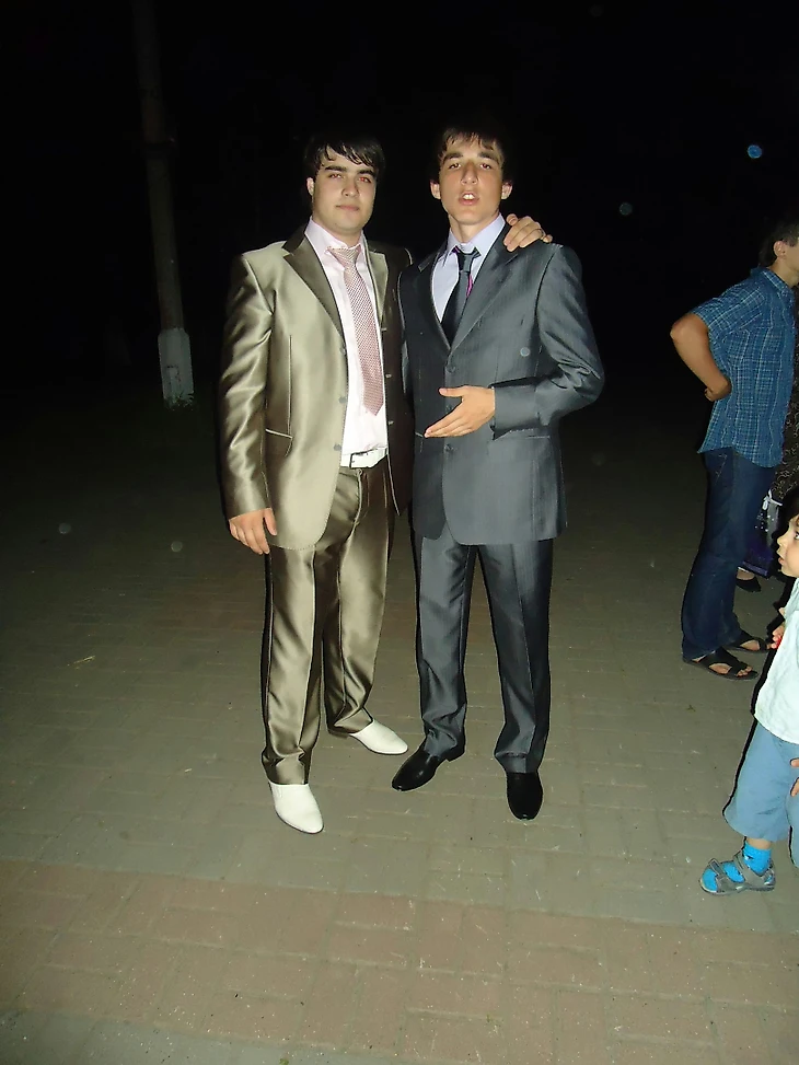 Мероприятие по случаю празднования чемпионства в чемпионате Балашихи? Джикия справа