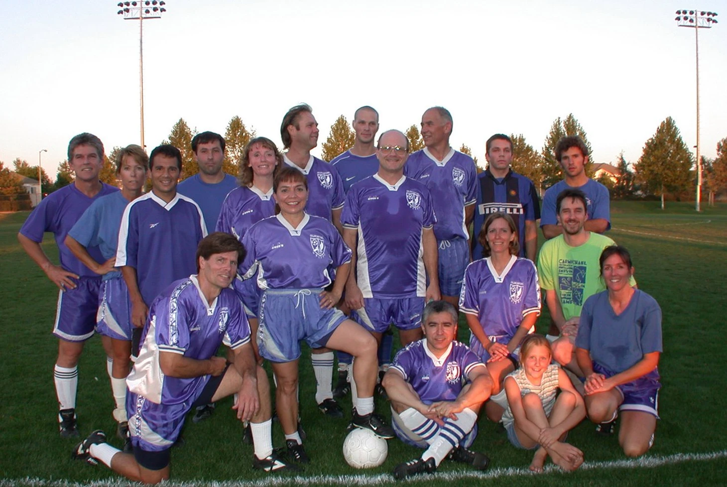 Джок (крайний левый в верхнем ряду) и его команда DARSL