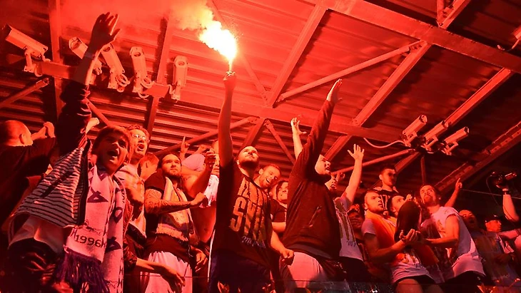 празднование с фанатами