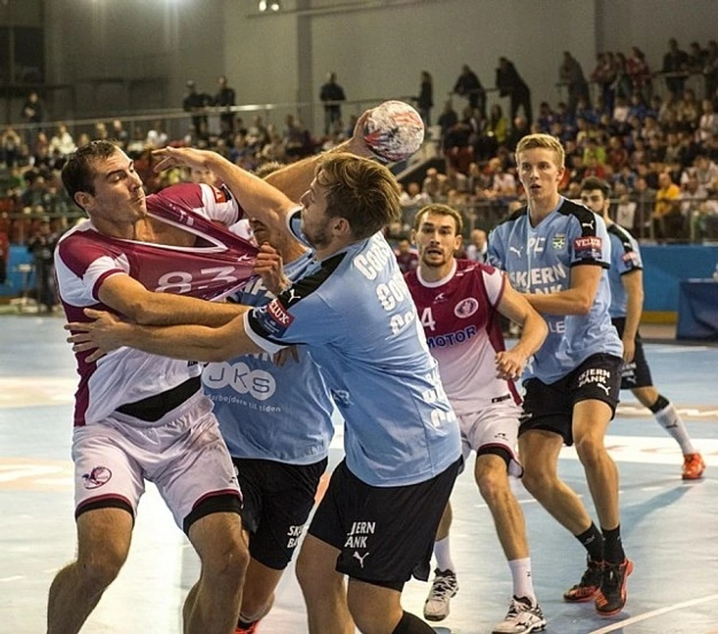 Еврокубки. "Виктору" на заметку. Как клубы Ex-USSR проводили домашние матчи вдали от дома, изображение №3