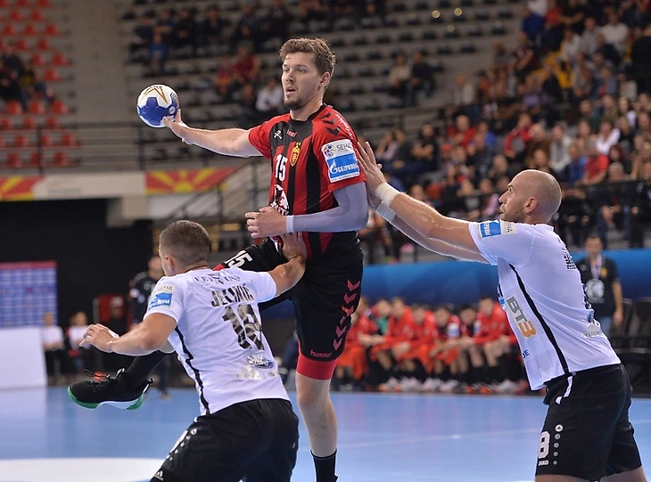 Звонок звезде. Кристиан Диссингер: "В школе учил русский и получал "двойки". В Германии это хорошая оценка", изображение №1