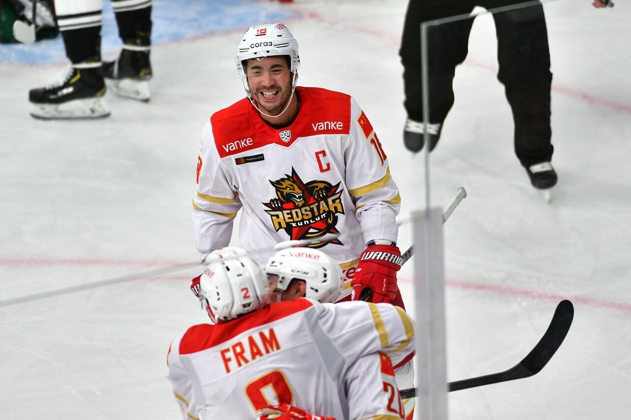 День камбэков в КХЛ: «Куньлунь» отыграл 3 гола в Казани и победил, «Витязь» взял очки в Сочи, хотя летел 1:5