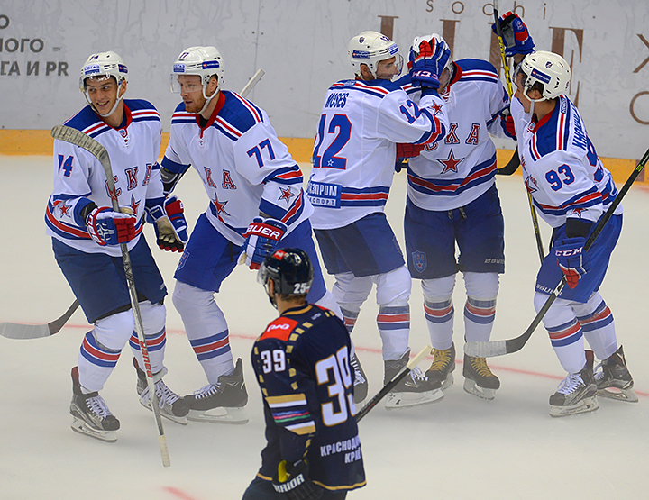 «СКА уже может обсуждать дизайн чемпионских кепок». В Сочи начали играть в хоккей