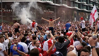 В Англии серьезные проблемы с кокаином. Фанаты употребляют прямо на стадионах