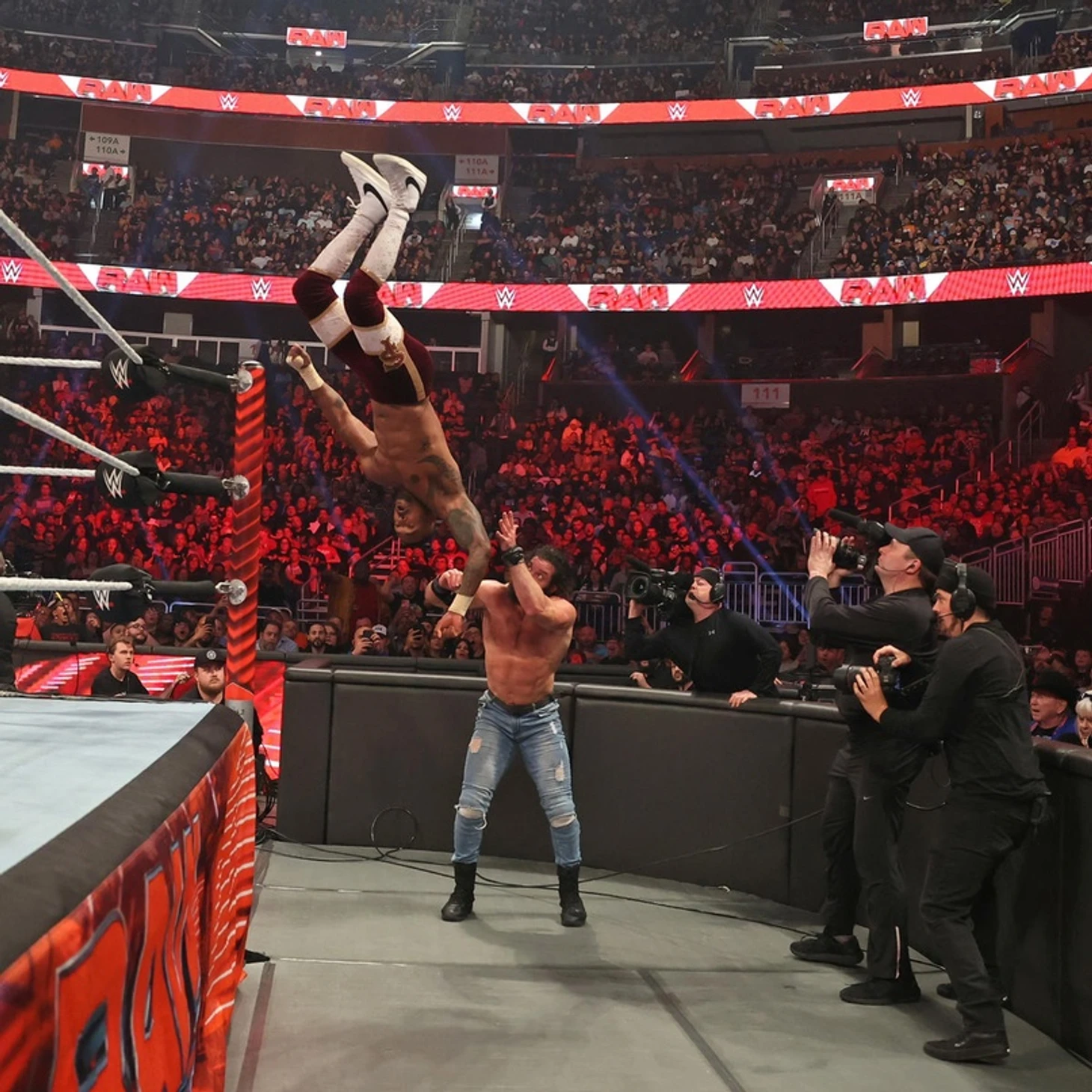 Обзор WWE Monday Night RAW 06.02.2023, изображение №28