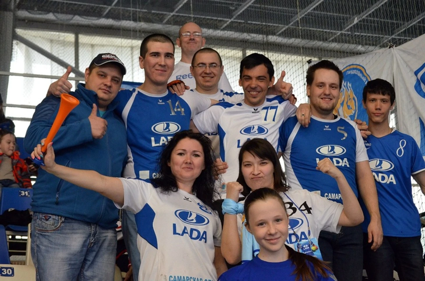 Фанатские истории. Барабанщик из Автограда, шампанское из Кубка ЕГФ, плакаты в защиту кумиров, изображение №4