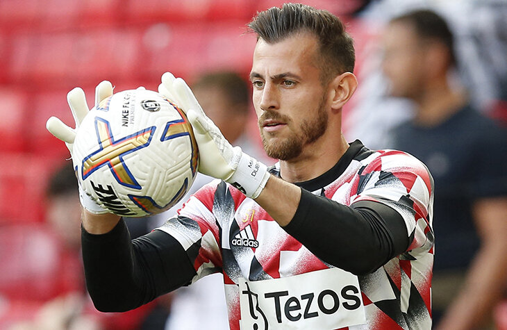 Дубравку взяли дублером, но он может задвинуть Де Хеа в запас. Мартин – современный кипер, просто мы не видели этого