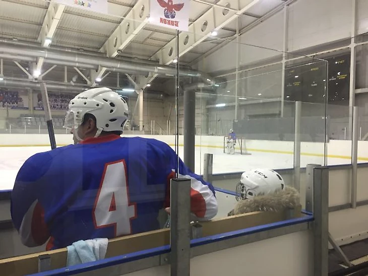 Фрагмент матча чемпионата Красноярска по хоккею &quout;ТакМак&quout; – &quout;Комета&quout;