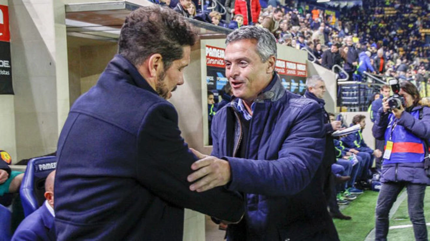 Fran Escribá saluda a Simeone en El Madrigal