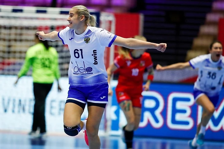 "Обид на тренеров нет". Вместо российской сборной Валерия Маслова поддерживает форму с... черногорской, изображение №5