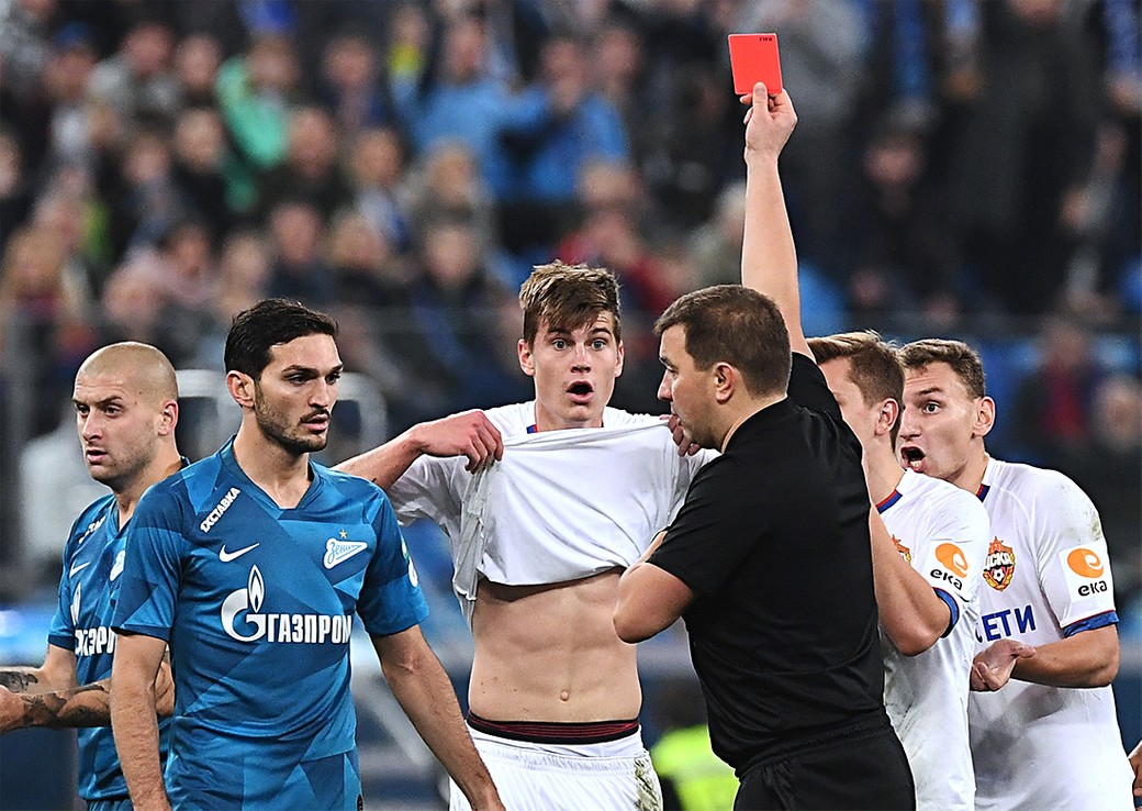 Вилков – непотопляемая катастрофа. Лишь в одном из 8 матчей его судейство никого не возмутило