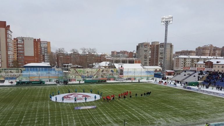 Поле в Томске перед началом встречи