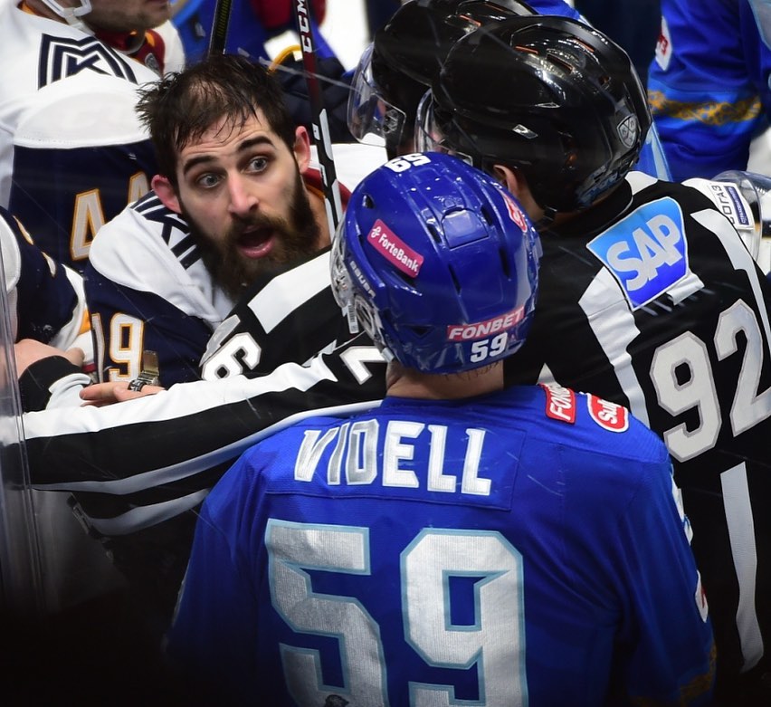 Первый матч «Барыса» и «Металлурга» закончился дракой. Пока это главное, чем отметилась «Магнитка»