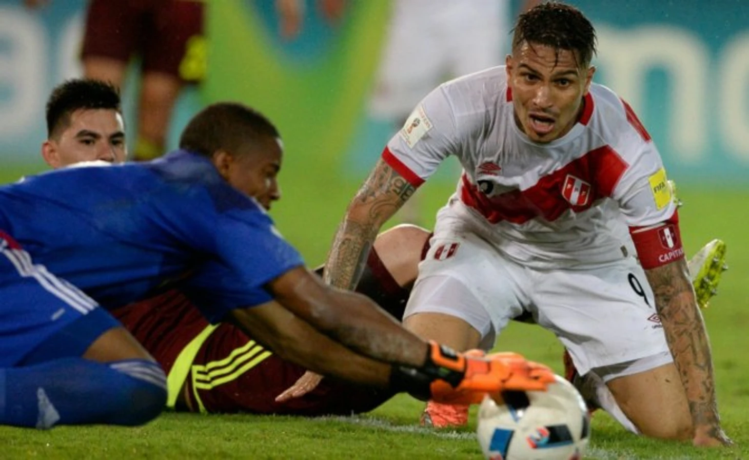 Вилькер Фариньес и Хосе Паоло Герреро