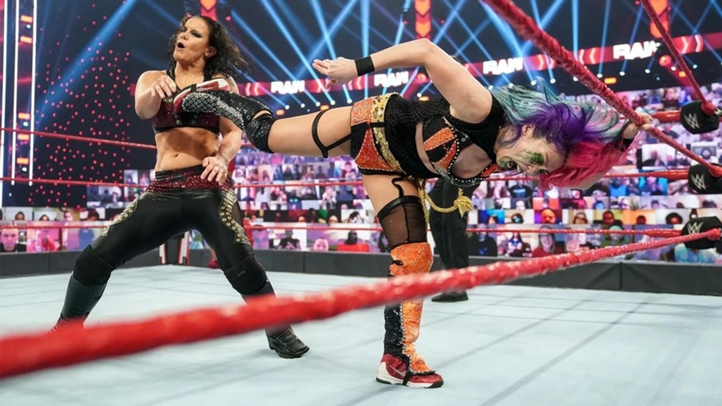 Обзор WWE Monday Night RAW 23.11.2020, изображение №15