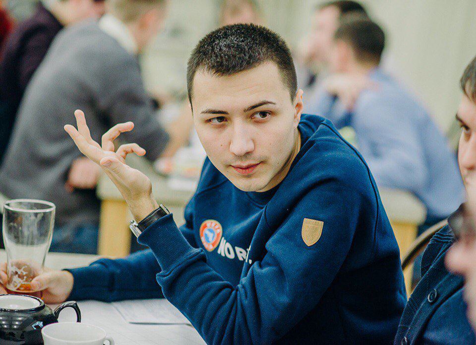 Автор популярного твиттер-аккаунта о фанатах Амир ответил на ваши вопросы