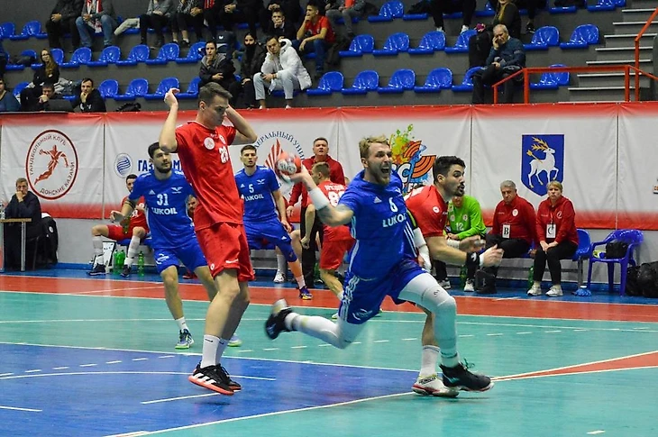 Чемпионат России. "Виктор" проявляет волю, пермяки выгрызают два очка у "Невы", а ЦСКА уже в плей-офф, изображение №3