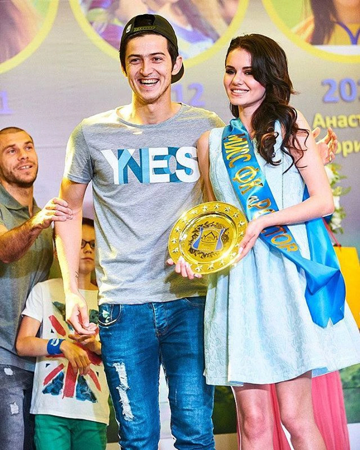 https://photobooth.cdn.sports.ru/preset/post/f/65/07b49f3bc453b8b88d2951abfcb6c.png